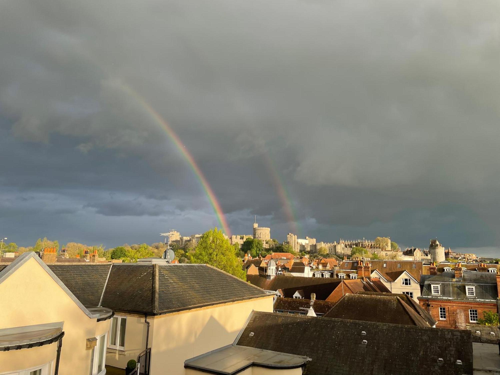 Top Floor En-Suite Double Bedrooms With Great View Of Windsor Castle & Free Parking Exteriér fotografie