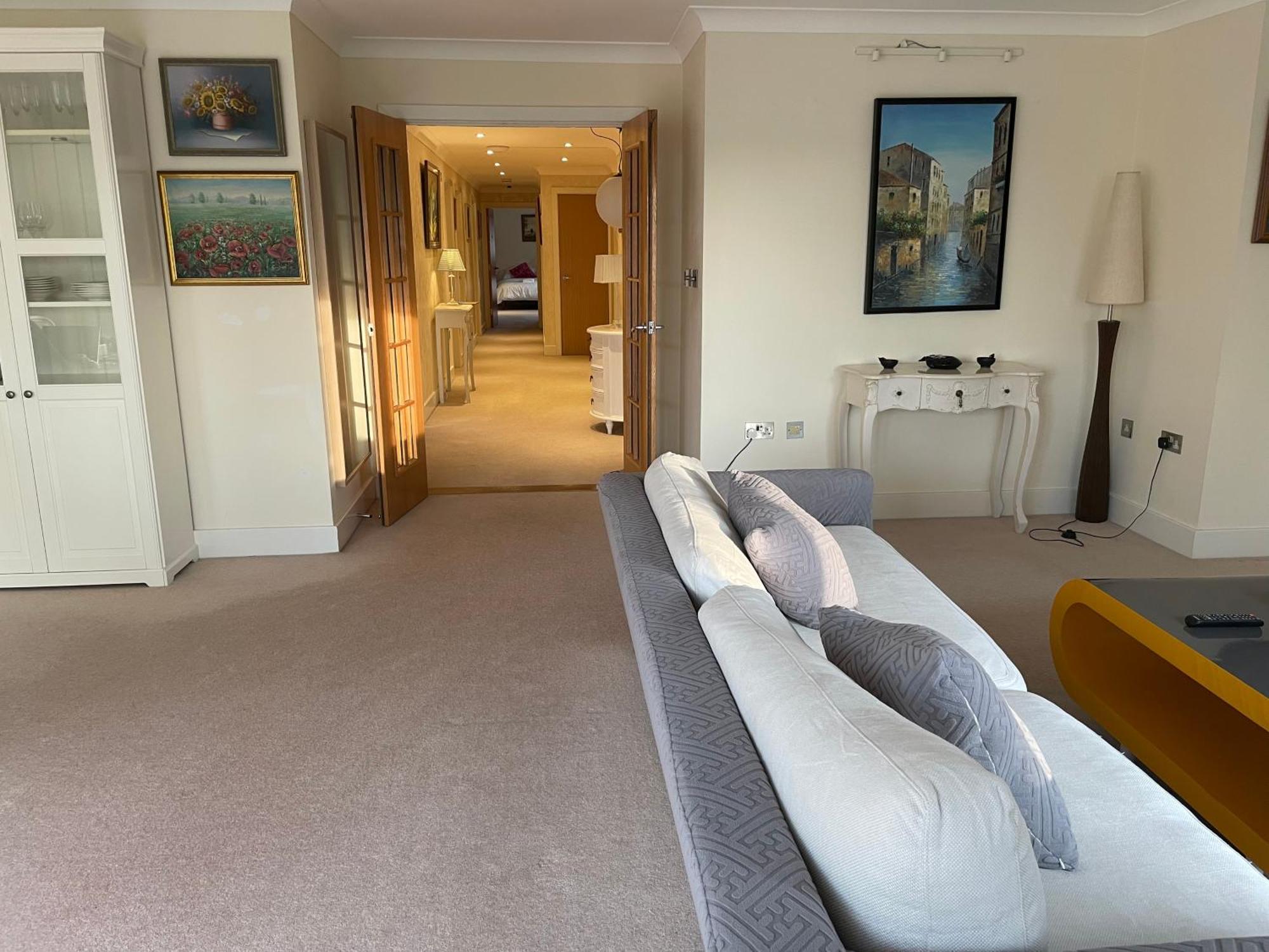 Top Floor En-Suite Double Bedrooms With Great View Of Windsor Castle & Free Parking Exteriér fotografie