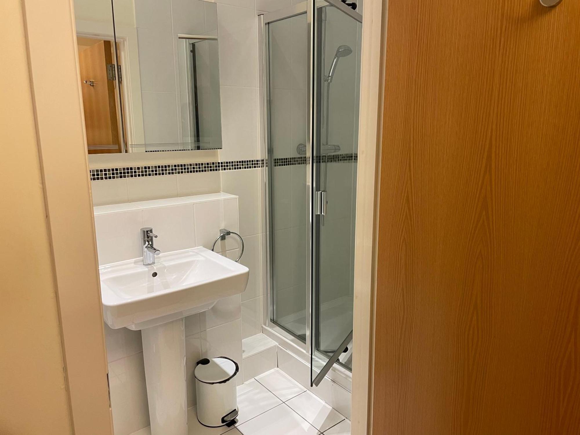 Top Floor En-Suite Double Bedrooms With Great View Of Windsor Castle & Free Parking Exteriér fotografie