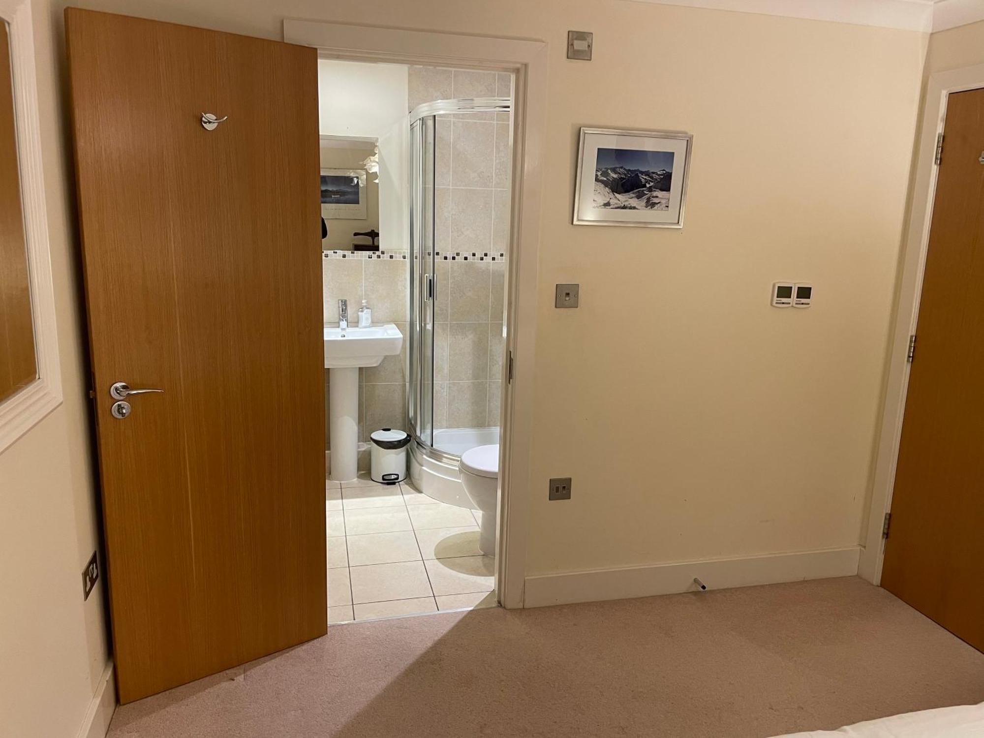 Top Floor En-Suite Double Bedrooms With Great View Of Windsor Castle & Free Parking Exteriér fotografie
