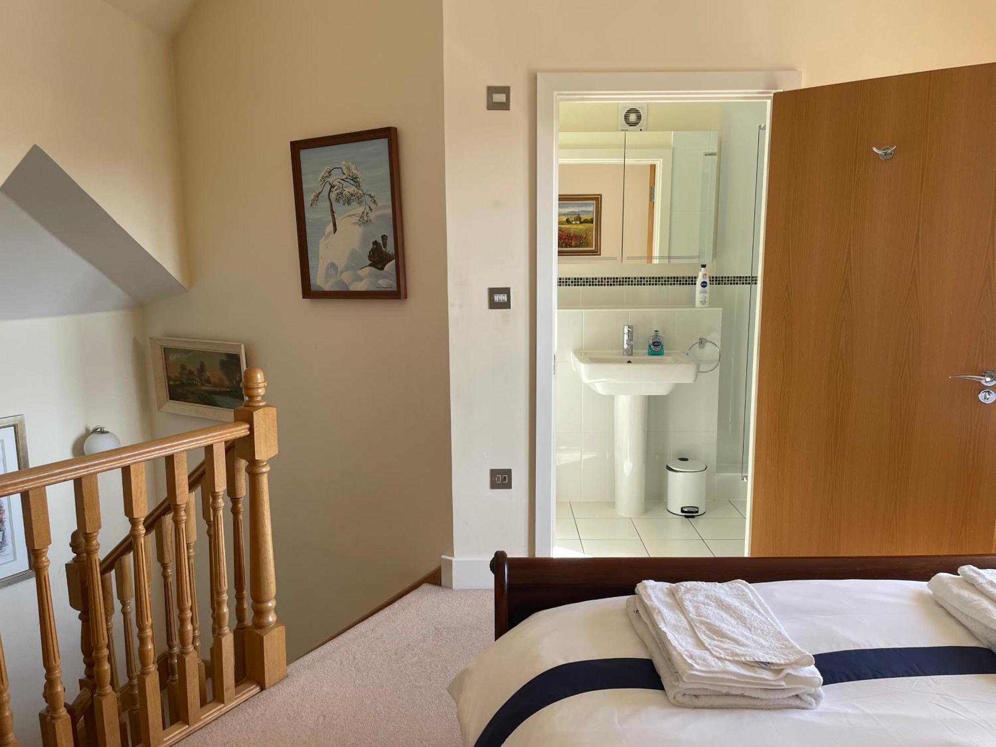 Top Floor En-Suite Double Bedrooms With Great View Of Windsor Castle & Free Parking Exteriér fotografie