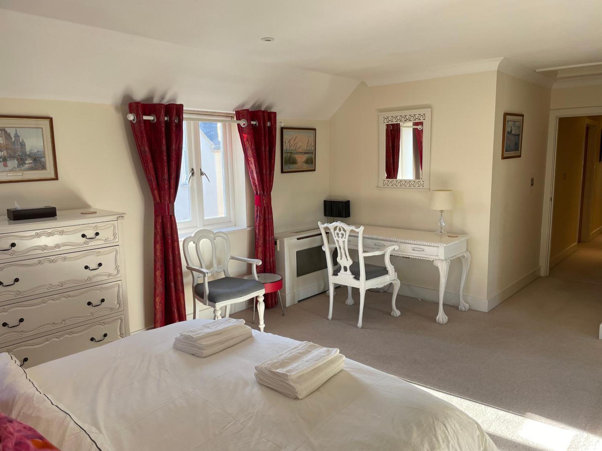 Top Floor En-Suite Double Bedrooms With Great View Of Windsor Castle & Free Parking Exteriér fotografie