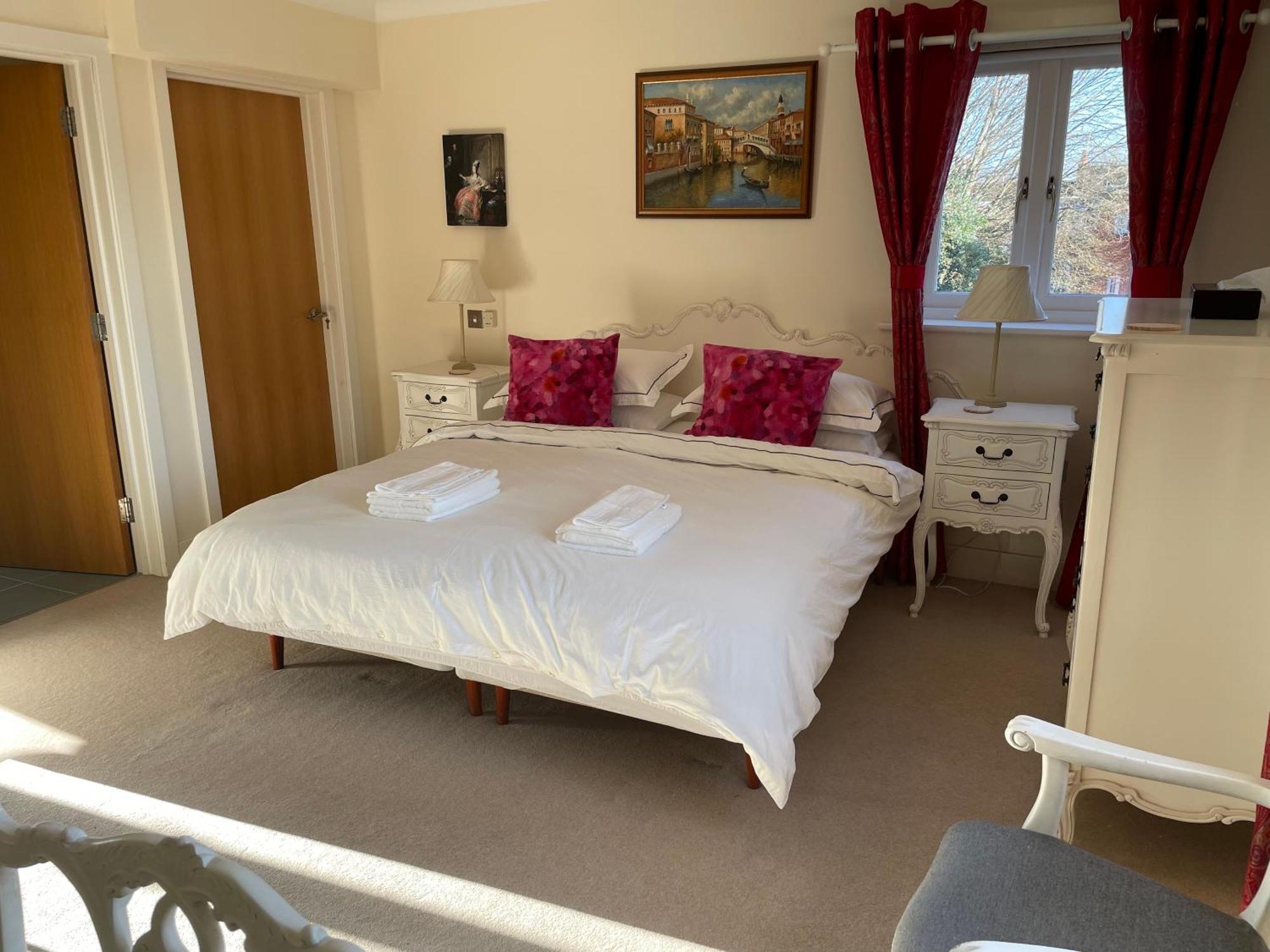 Top Floor En-Suite Double Bedrooms With Great View Of Windsor Castle & Free Parking Exteriér fotografie