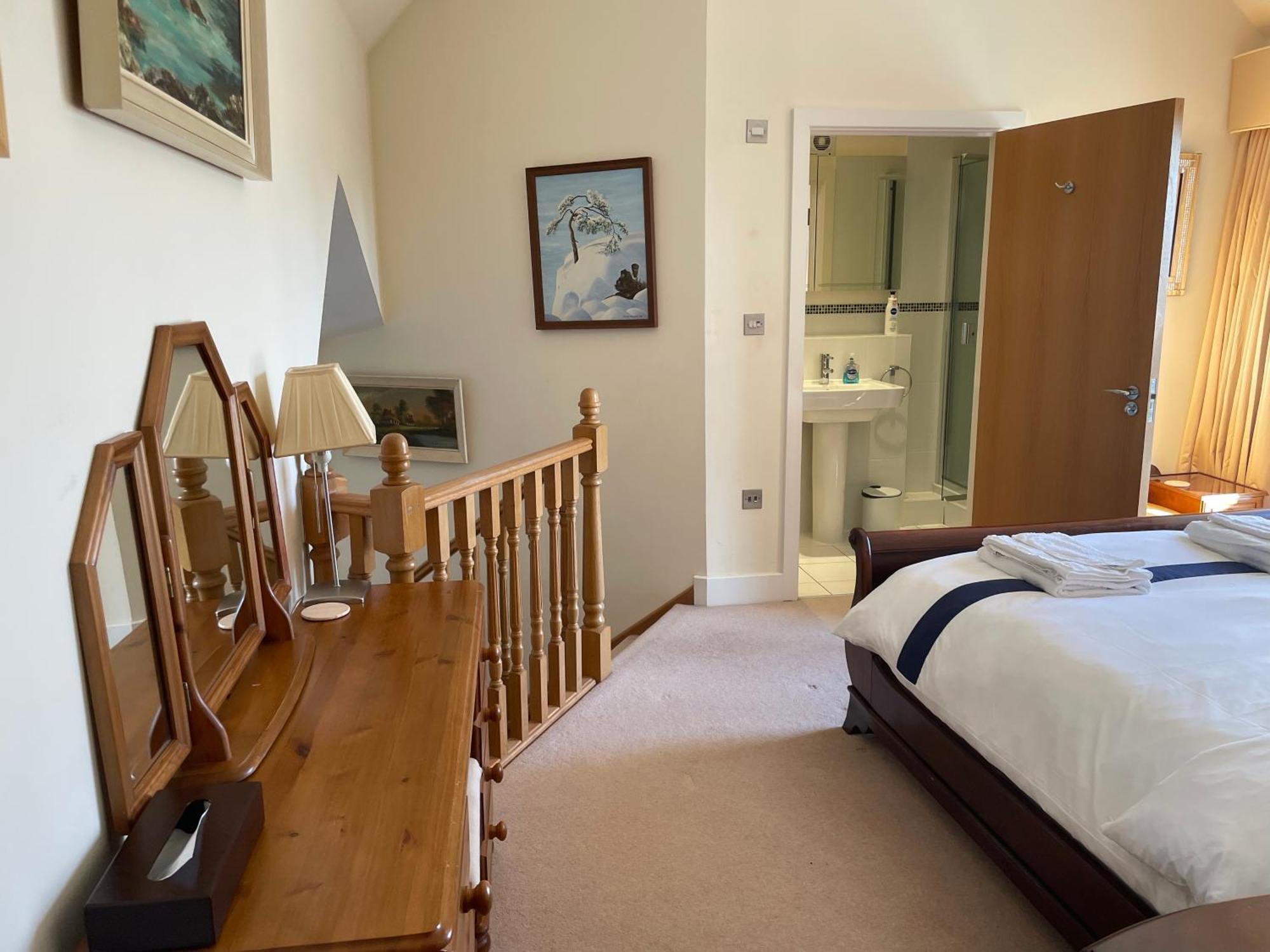 Top Floor En-Suite Double Bedrooms With Great View Of Windsor Castle & Free Parking Exteriér fotografie