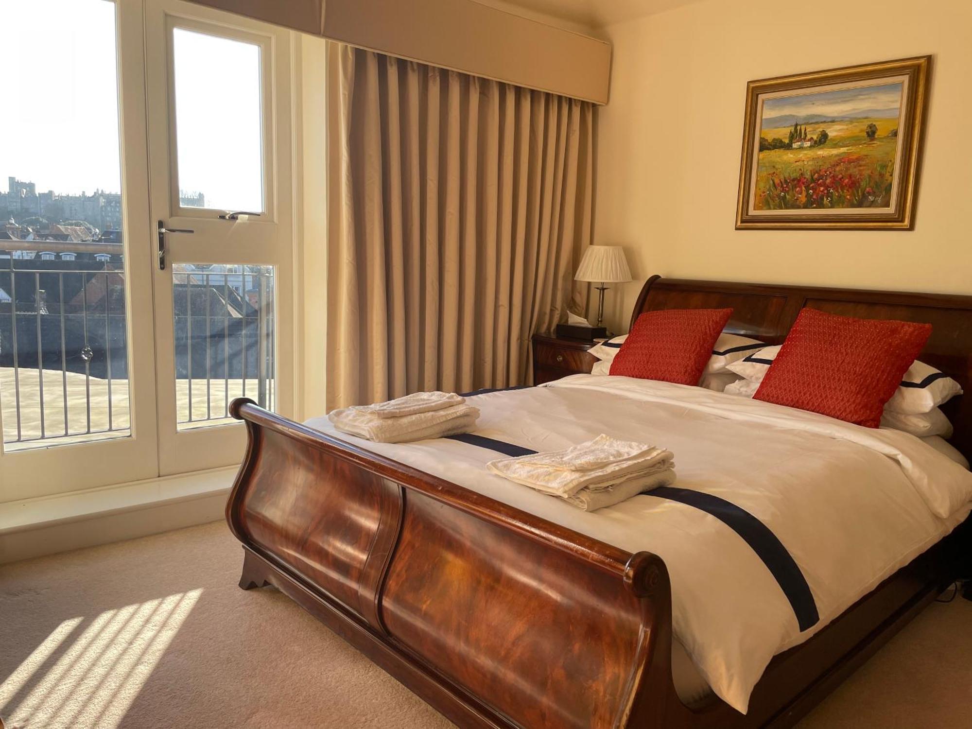 Top Floor En-Suite Double Bedrooms With Great View Of Windsor Castle & Free Parking Exteriér fotografie