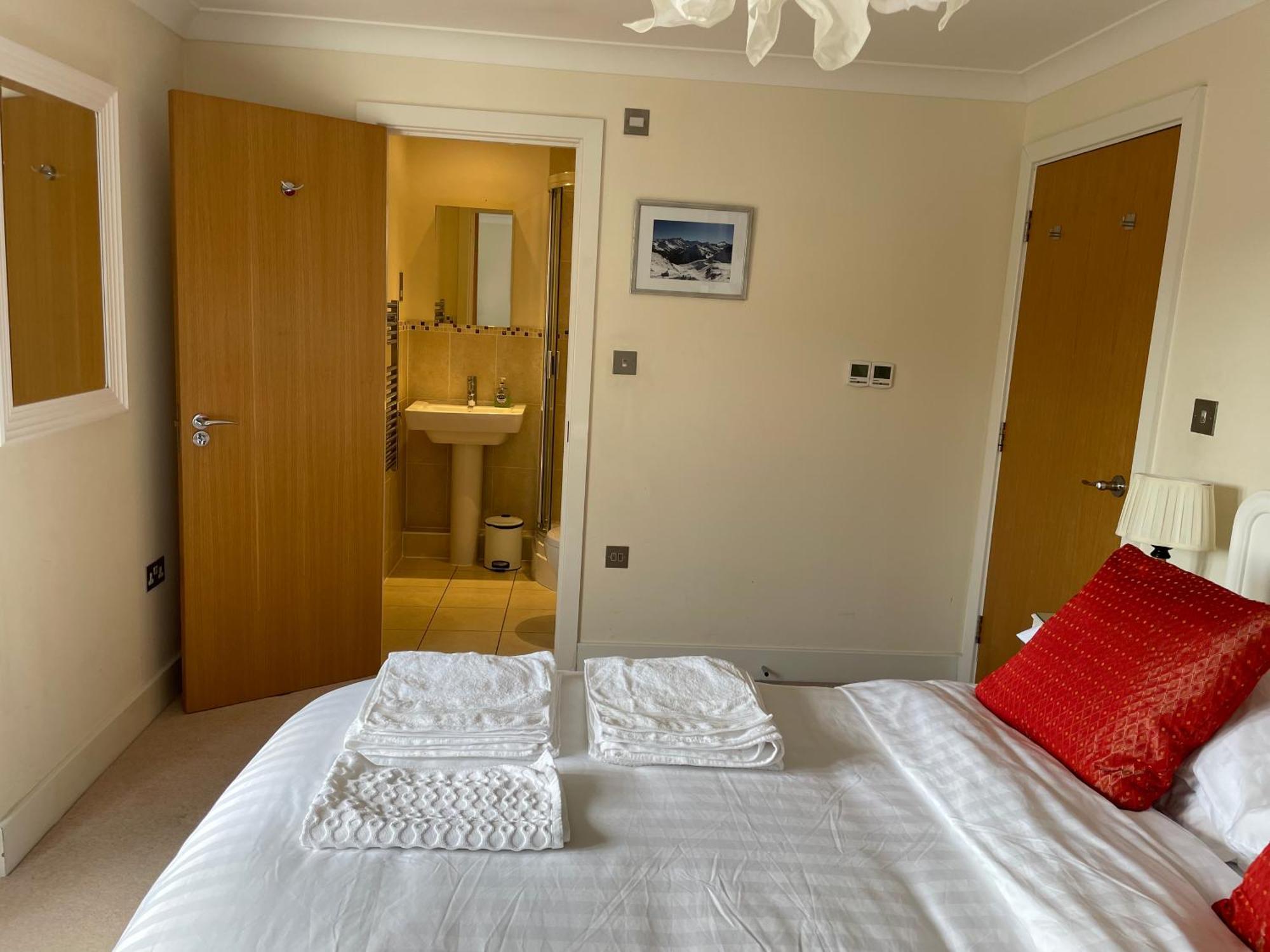 Top Floor En-Suite Double Bedrooms With Great View Of Windsor Castle & Free Parking Exteriér fotografie