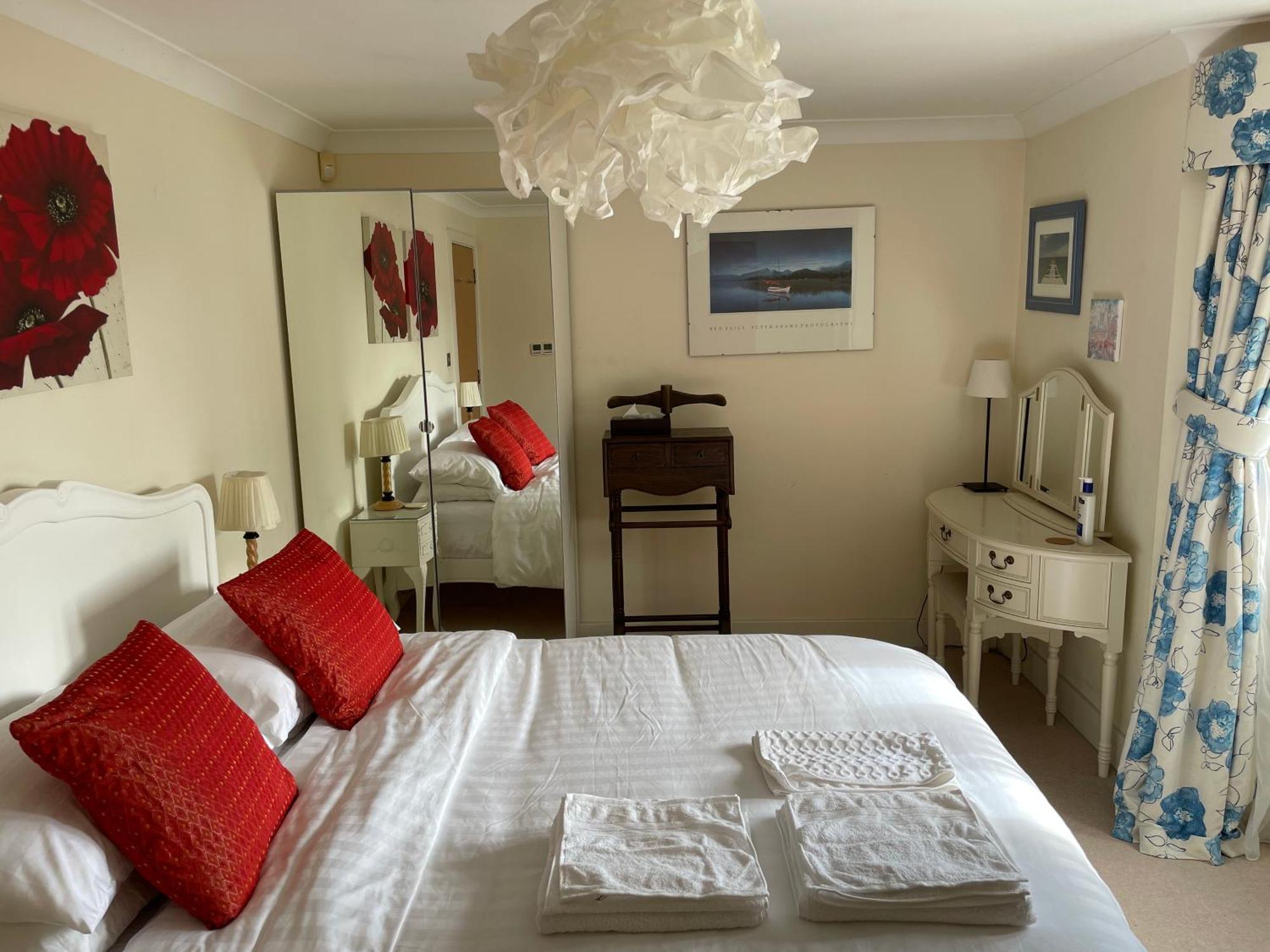 Top Floor En-Suite Double Bedrooms With Great View Of Windsor Castle & Free Parking Exteriér fotografie